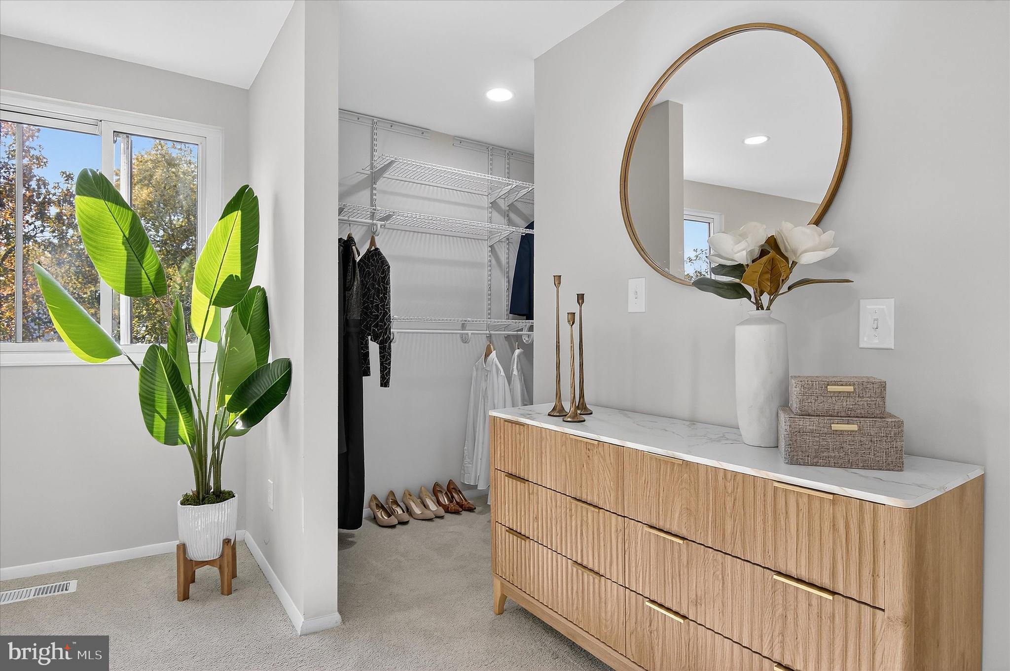 3681 Masthead Trail Triangle, VA 22172 - Photo 21 of 40 a living room with furniture
