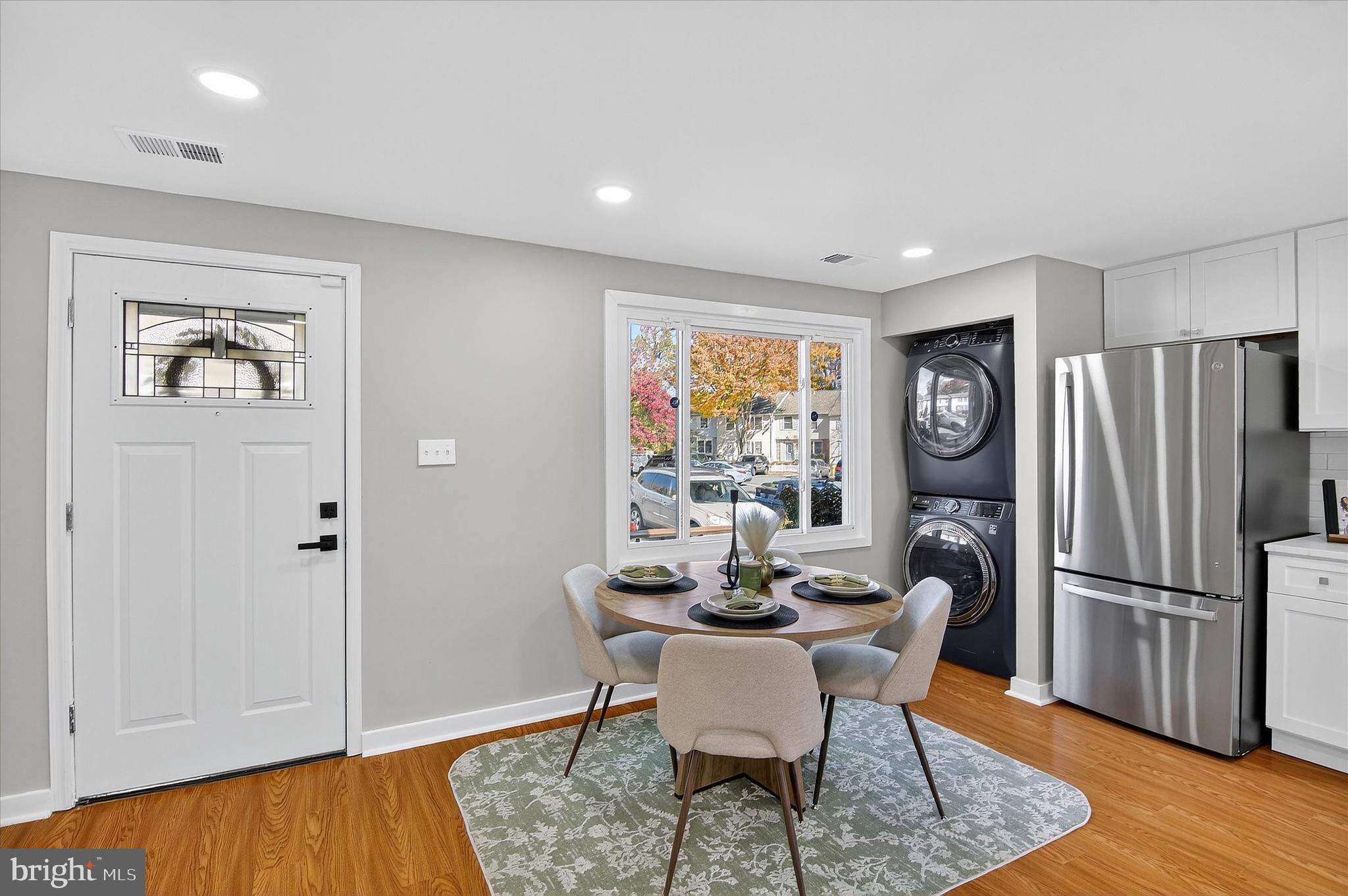 3681 Masthead Trail Triangle, VA 22172 - Photo 3 of 40 a dining room with furniture and wooden floor