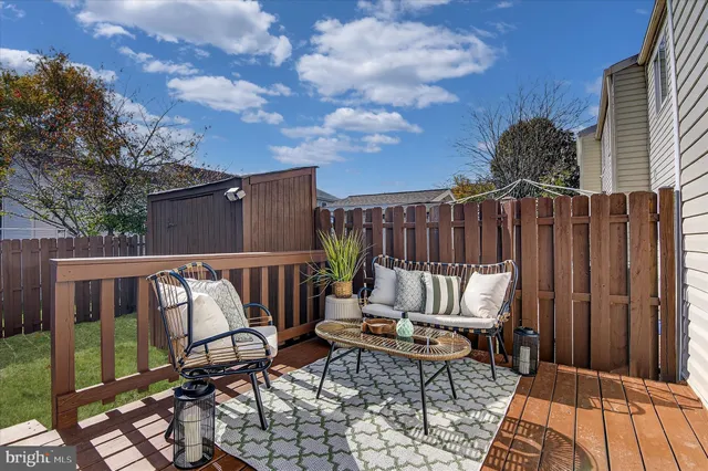 a view of sitting area with furniture