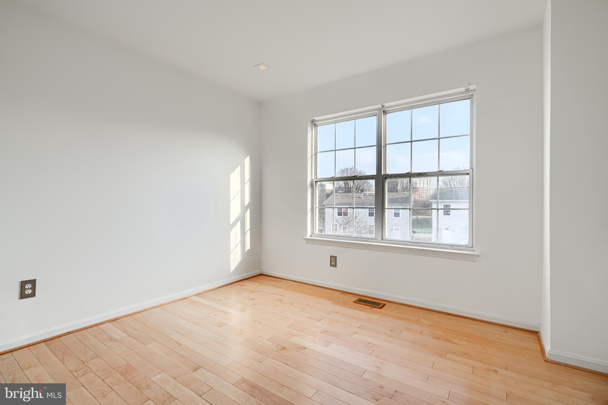 703 George Street Baltimore, MD 21201 - Photo 9 of 27 Bright and airy space with natural light.
