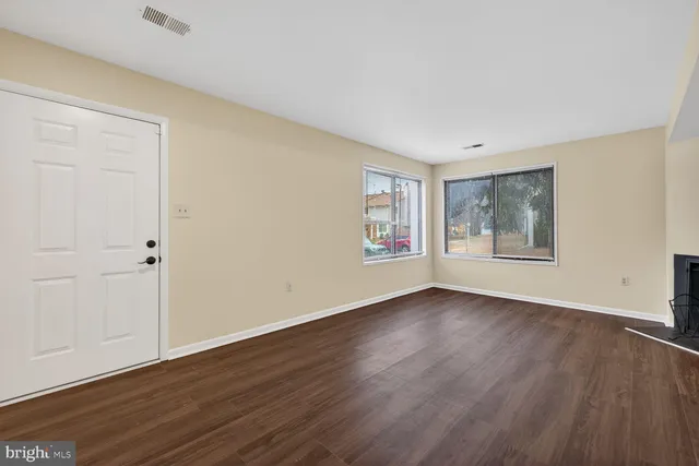 $2,400 | 13045 Thyme Court, Germantown, MD 20874