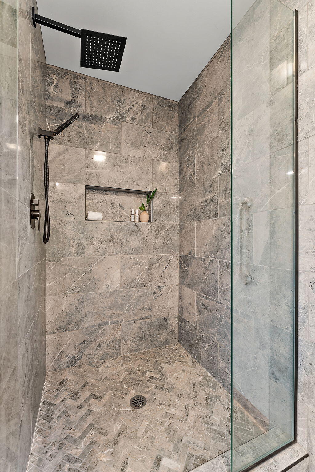 375 Reif Drive Hebron, IN 46341 - Photo 29 of 58 a bathroom with a shower