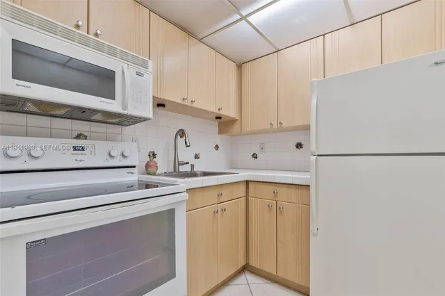 $1,750 | 8605 Southwest 68th Court, Unit 22, Pinecrest, FL 33156