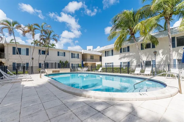 $1,750 | 8605 Southwest 68th Court, Unit 22, Pinecrest, FL 33156