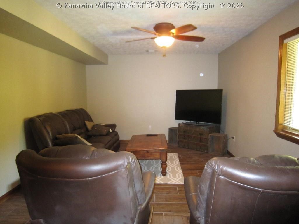 1593 Hampton Road Charleston, WV 25314 - Photo 17 of 23 Gallery Image 17