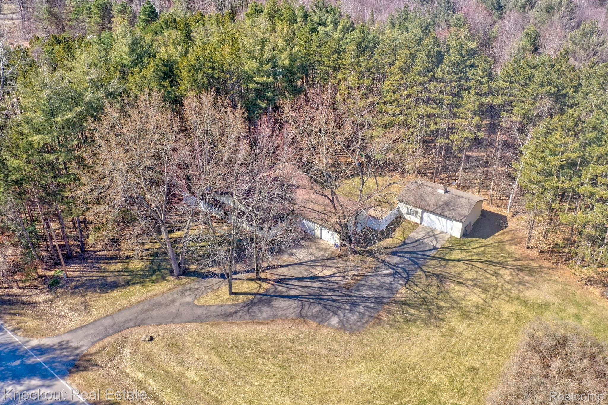 47-web-or-mls-5930 Murphy Lake Millington - 47.jpg