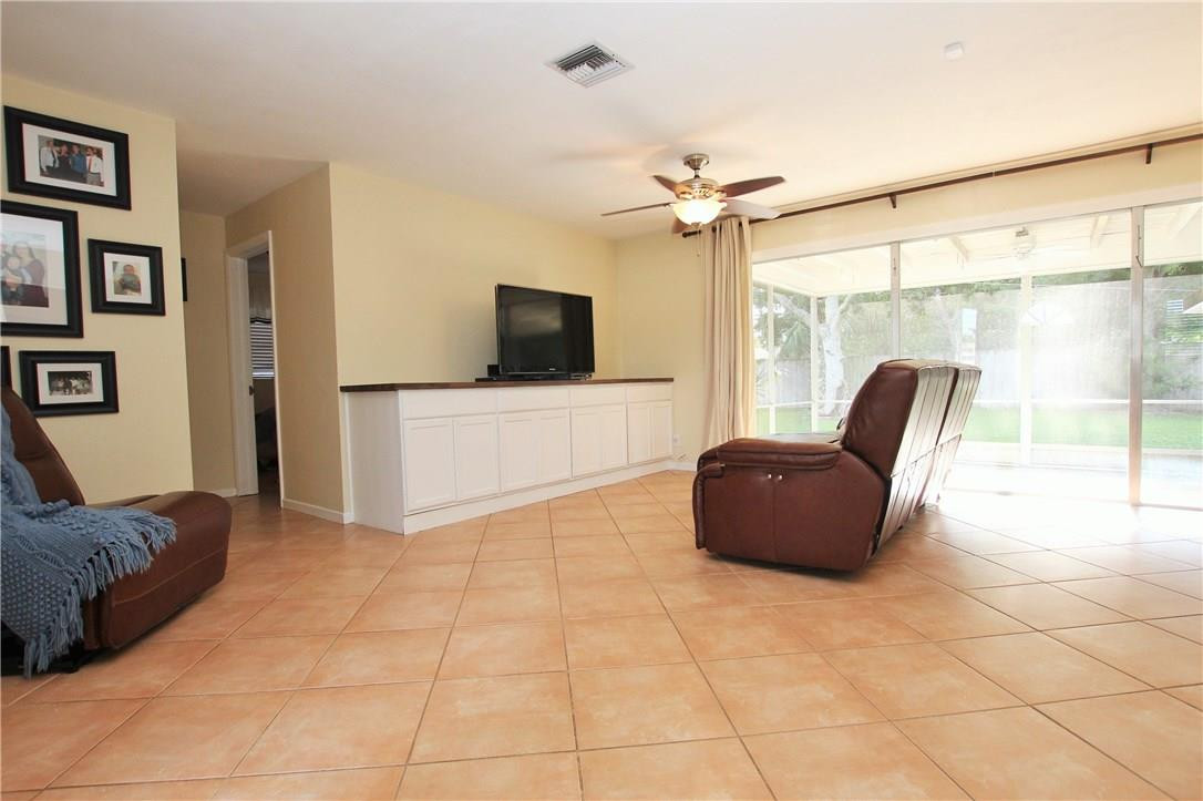 391 Southwest 12th Avenue Boca Raton, FL 33486 - Photo 6 of 21 Photo 6