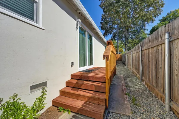 a view of a back yard of the house