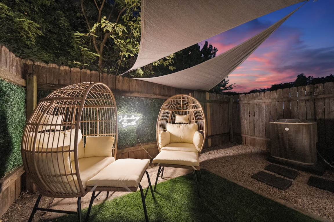 3507 Alpine Circle Austin, TX 78704 - Photo 15 of 39 a view of a chairs and tables in the patio