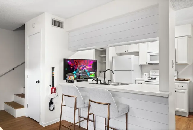 $869,900 | 3507 Alpine Circle, Austin, TX 78704