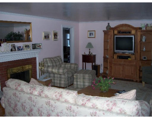 2 Juniper Road Andover, MA 01810 - Photo 3 of 16 Gallery Image 3