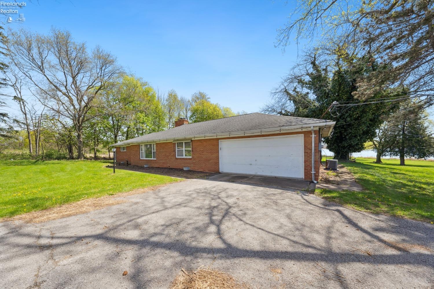 463 Northeast Catawba Road Port Clinton, OH 43452 - Photo 2 of 23 Gallery Image 2