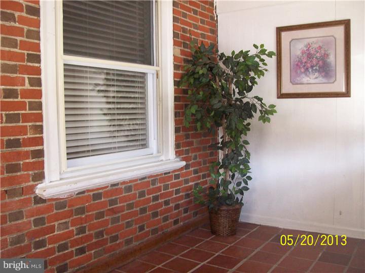 1039 Springfield Road Darby, PA 19023 - Photo 3 of 17 Enclosed Porch