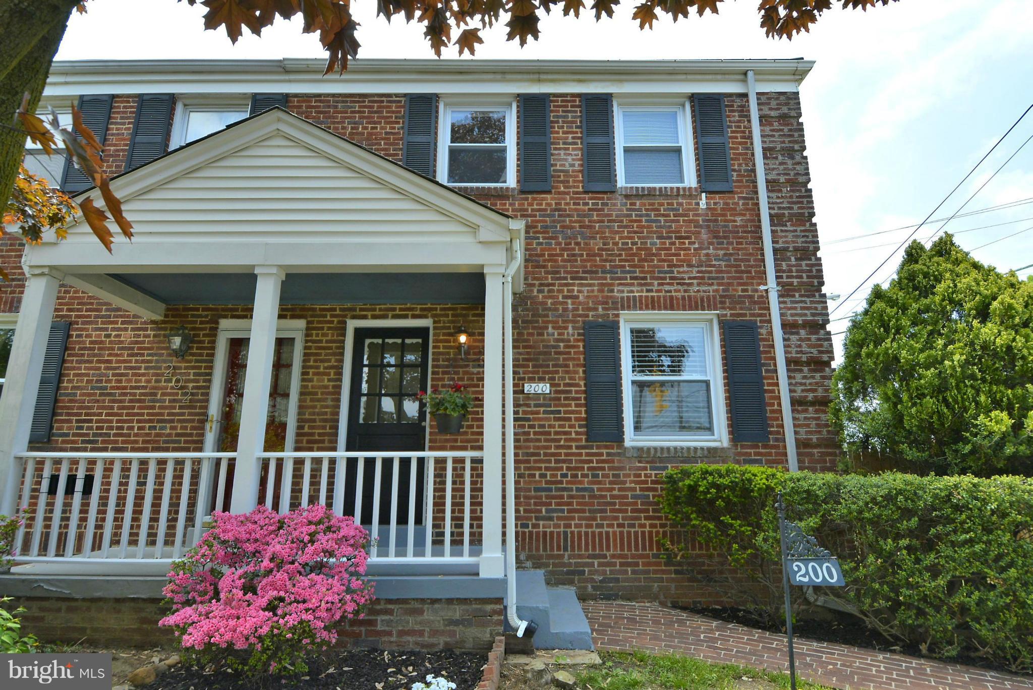 200 South Courthouse Road Arlington, VA 22204 - Photo 1 of 30 a front view of a house