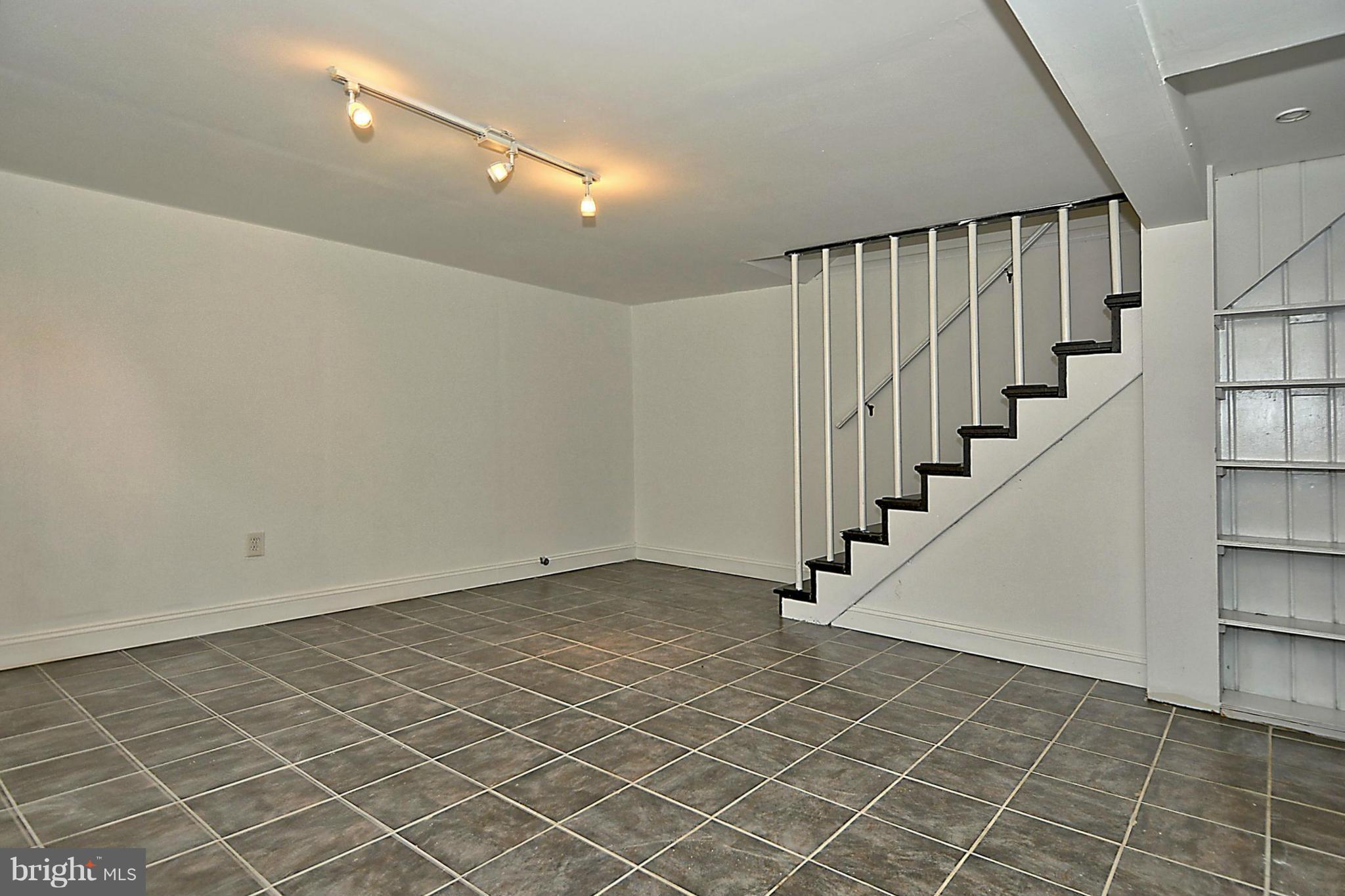 200 South Courthouse Road Arlington, VA 22204 - Photo 14 of 30 a view of an entryway with stairs