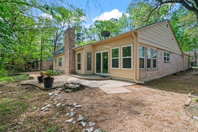 a view of a house with backyard and sitting area