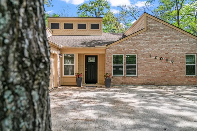 a view of house with backyard of the house