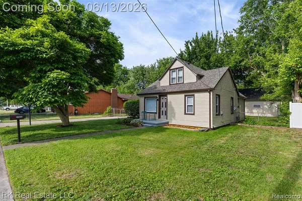 $269,900 | 27073 Gilbert Drive, Warren, MI 48093