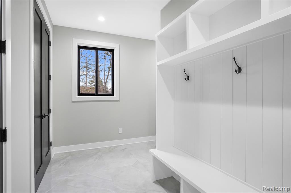 31130 Lahser Road Beverly Hills, MI 48025 - Photo 18 of 50