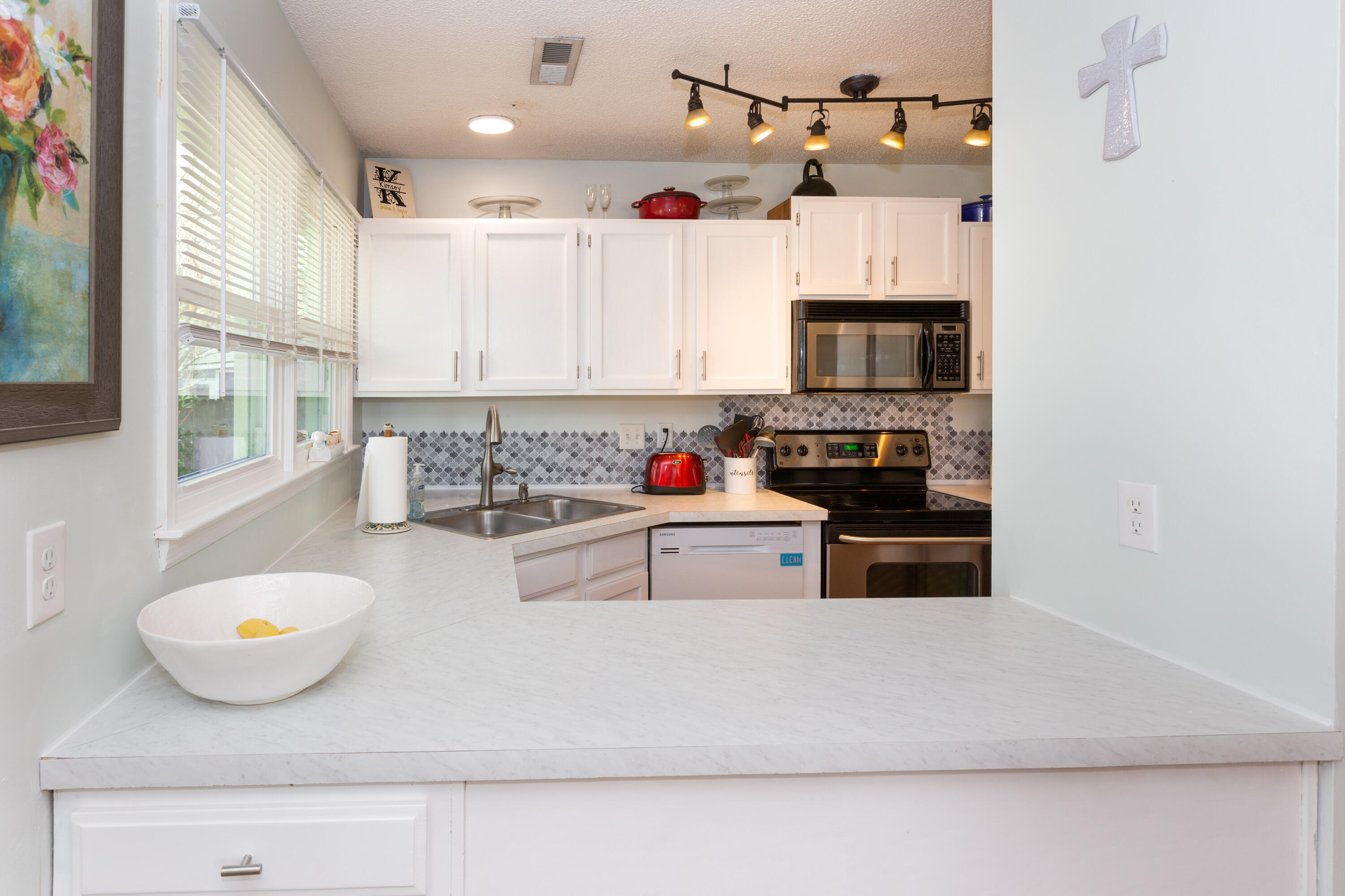 113 Hamlet Road Summerville, SC 29485 - Photo 8 of 25 113_Hamlet_Rd_Brett_Martin_Photography-1