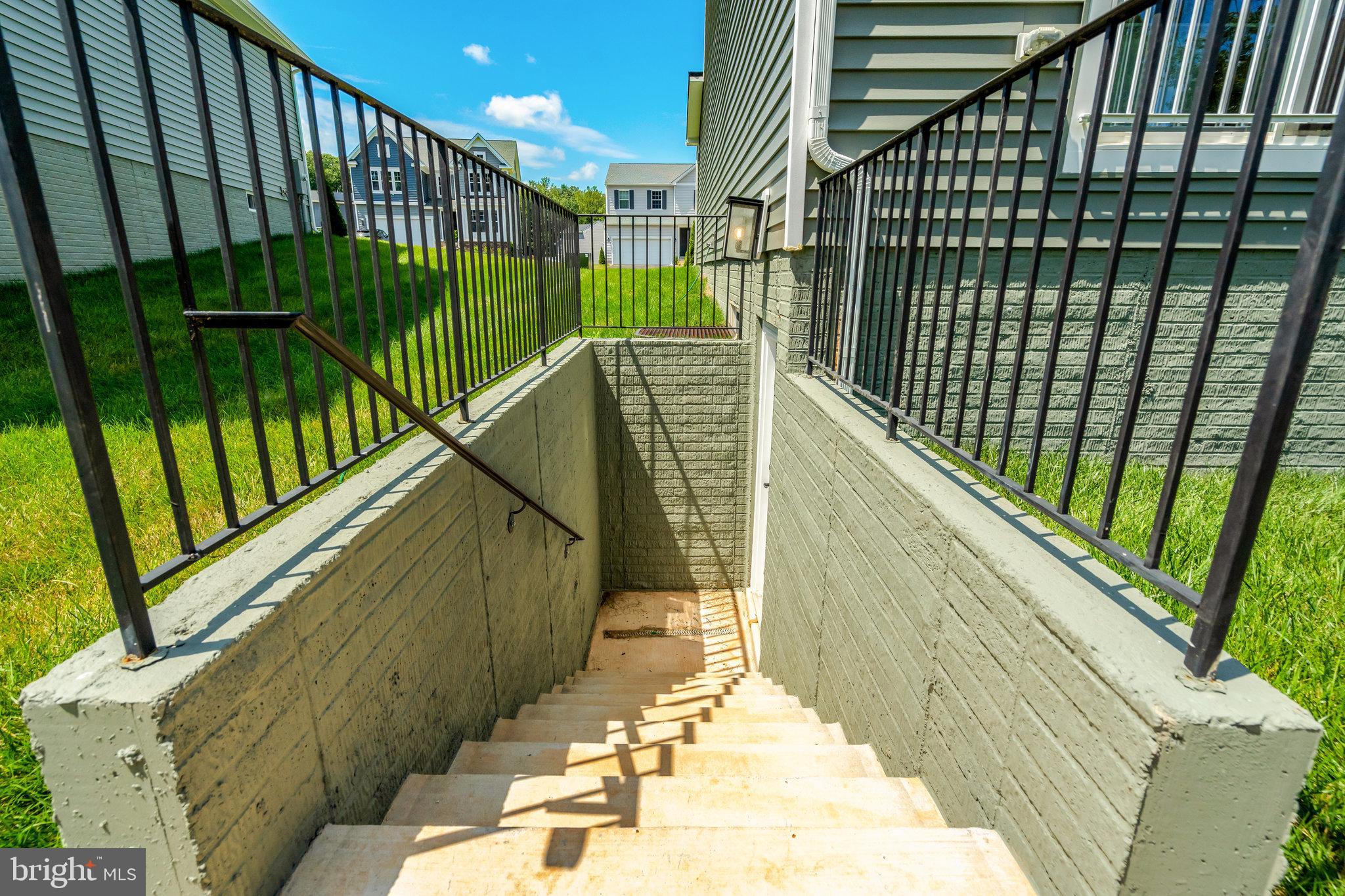35670 Aspen Way Locust Grove, VA 22508 - Photo 60 of 60 a view of a balcony