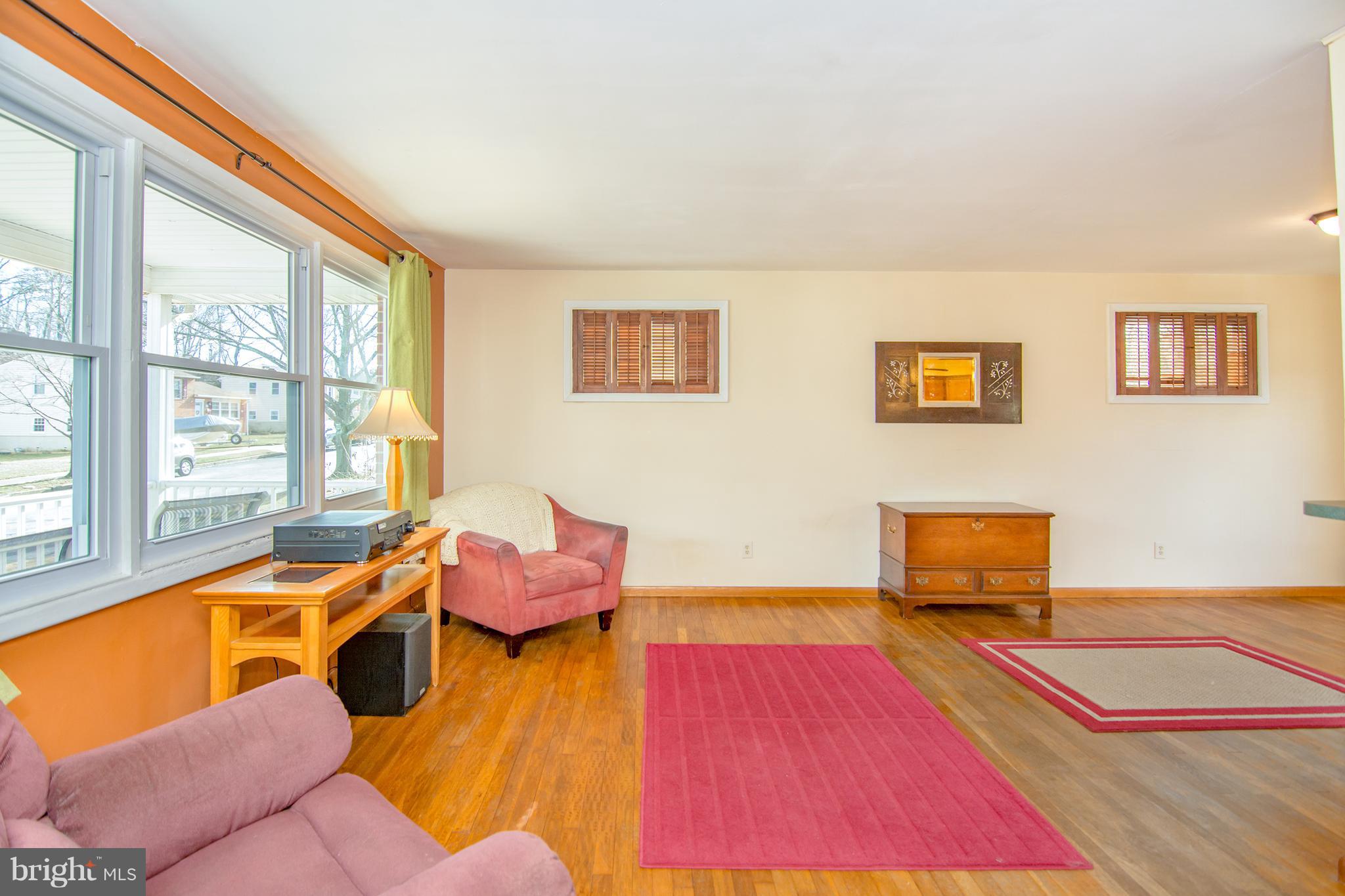 218 Worthmont Road Baltimore, MD 21228 - Photo 2 of 26 Gallery Image 2