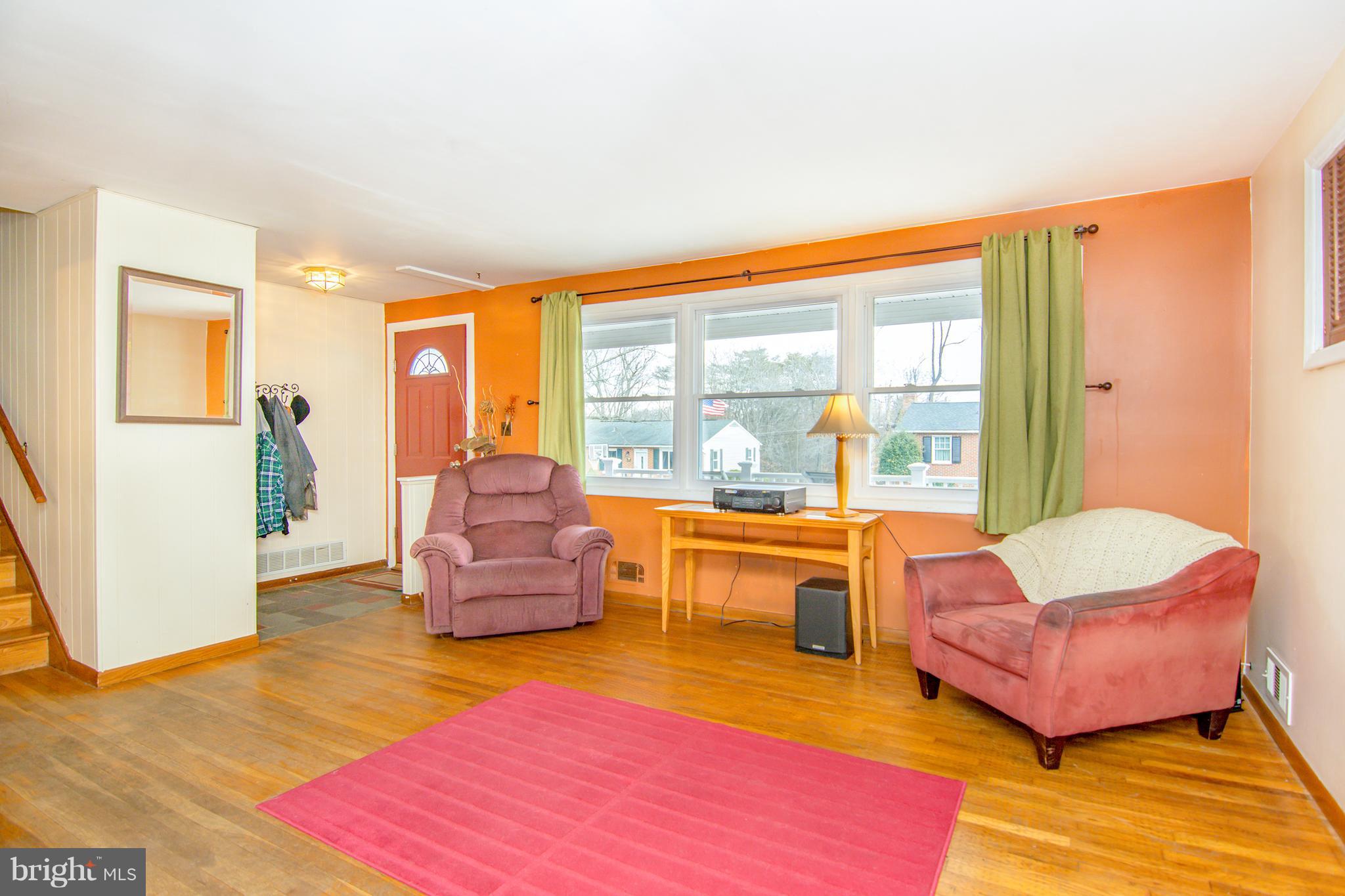 218 Worthmont Road Baltimore, MD 21228 - Photo 4 of 26 Gallery Image 4