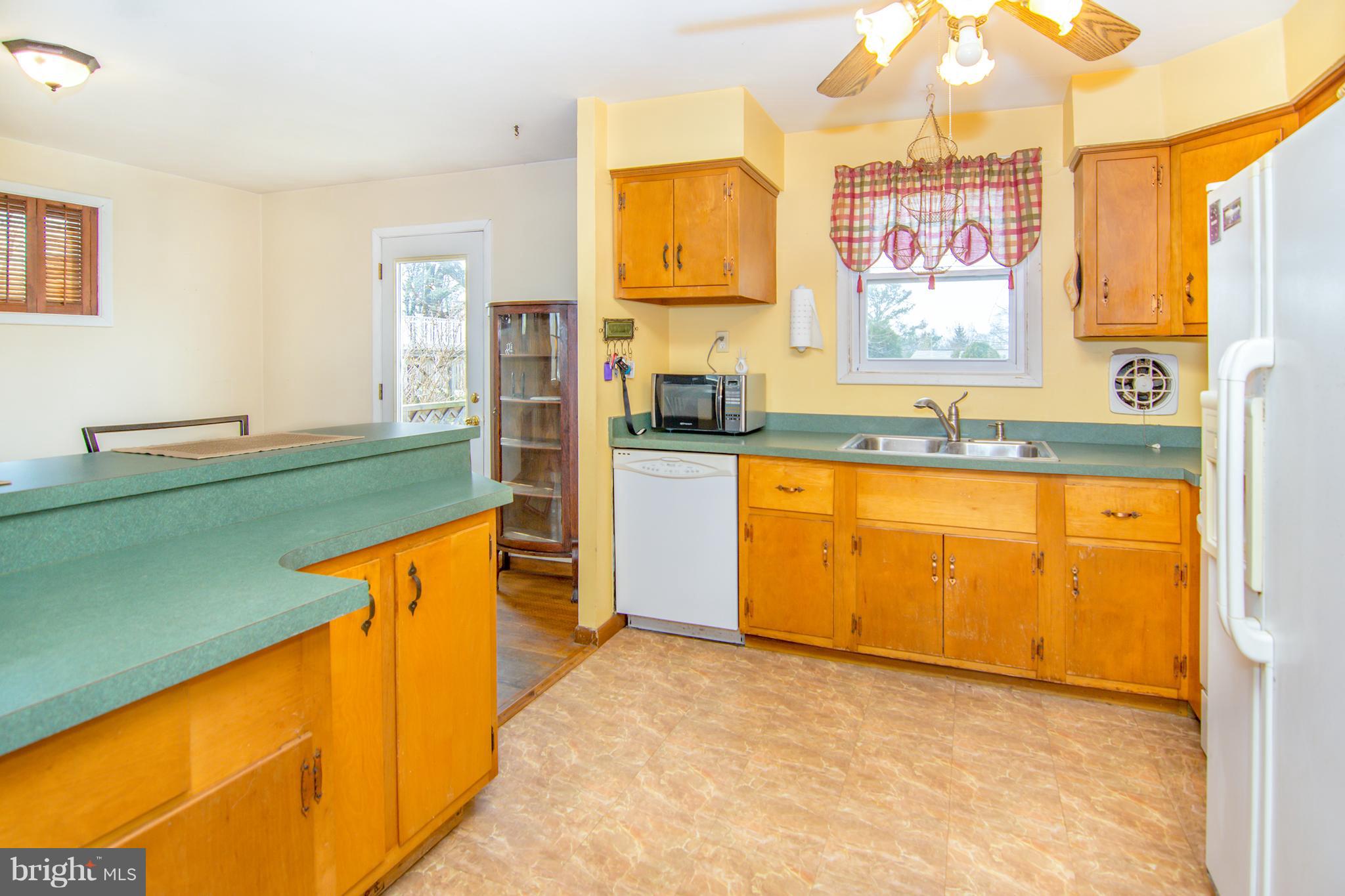 218 Worthmont Road Baltimore, MD 21228 - Photo 8 of 26 Gallery Image 8