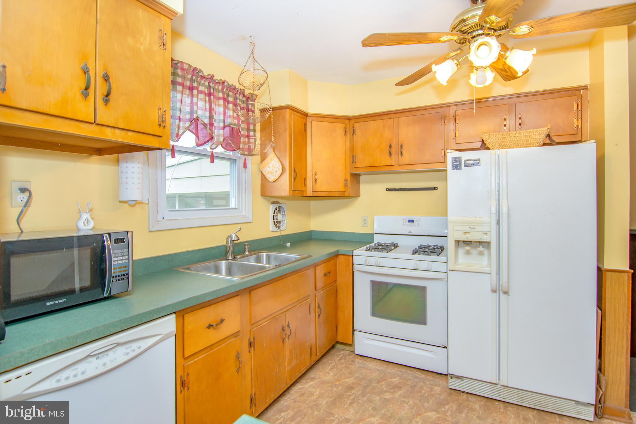 218 Worthmont Road Baltimore, MD 21228 - Photo 9 of 26 Gallery Image 9