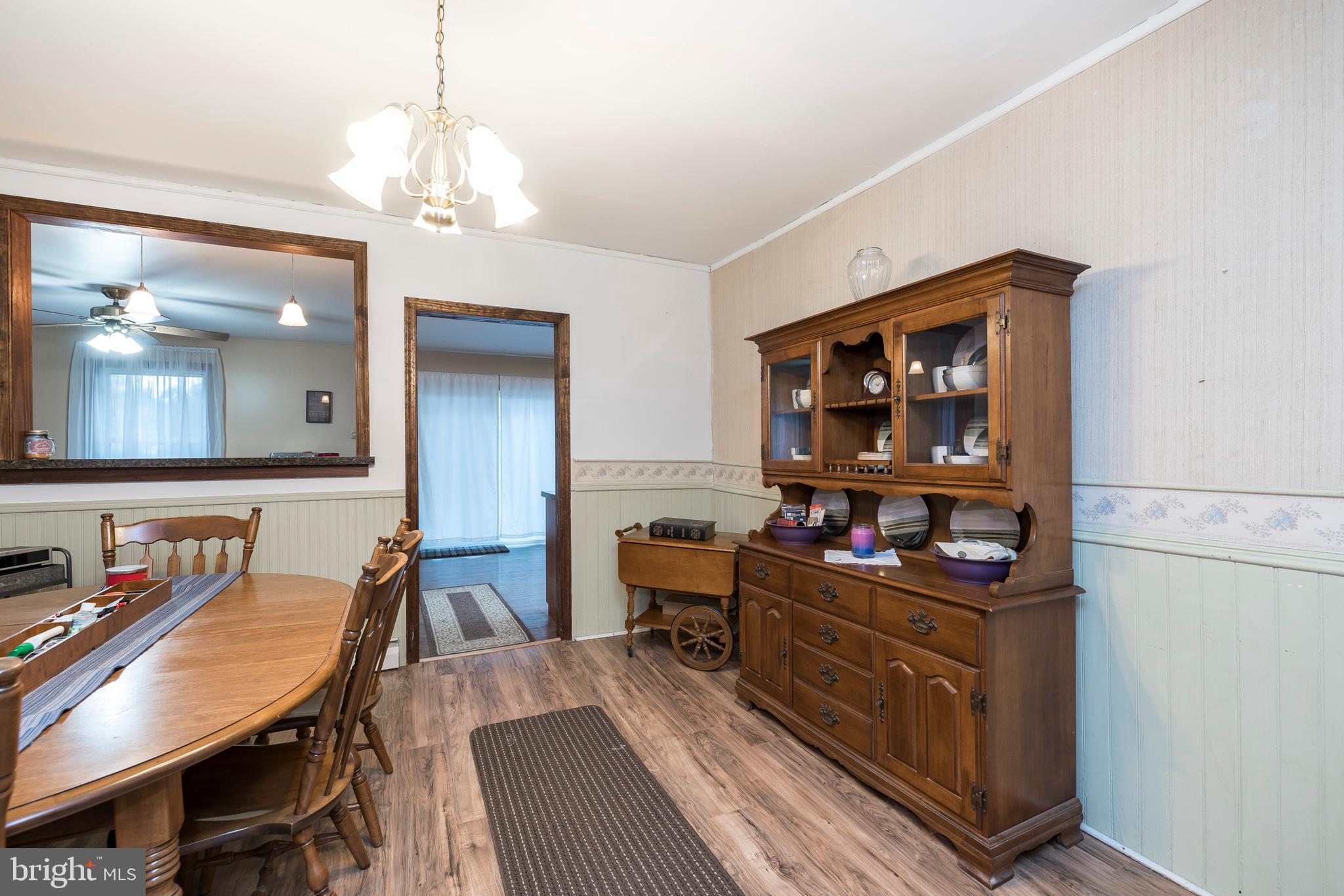 128 Chestnut Street Spring City, PA 19475 - Photo 10 of 32 a workspace with furniture