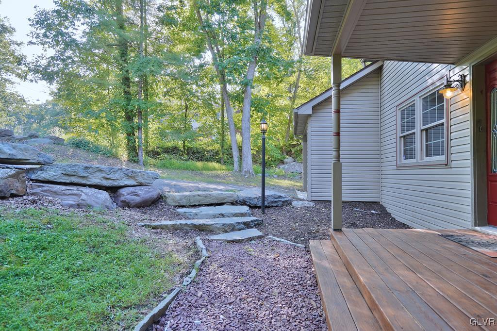 512 Ridgeview Drive Bartonsville, PA 18321 - Photo 3 of 31 Gallery Image 3