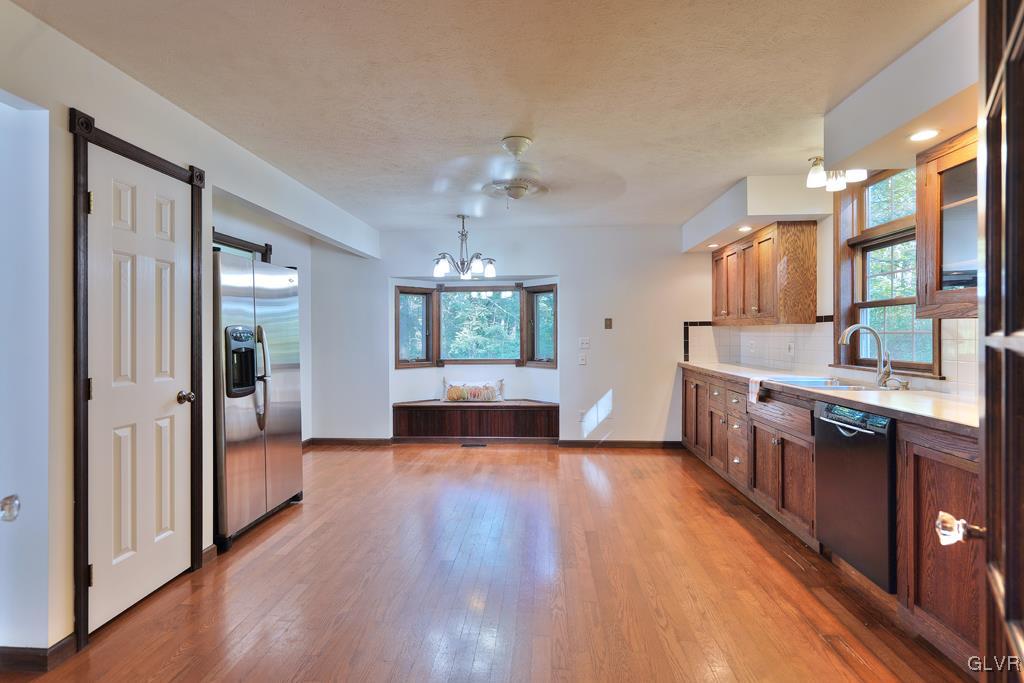 512 Ridgeview Drive Bartonsville, PA 18321 - Photo 6 of 31 Gallery Image 6