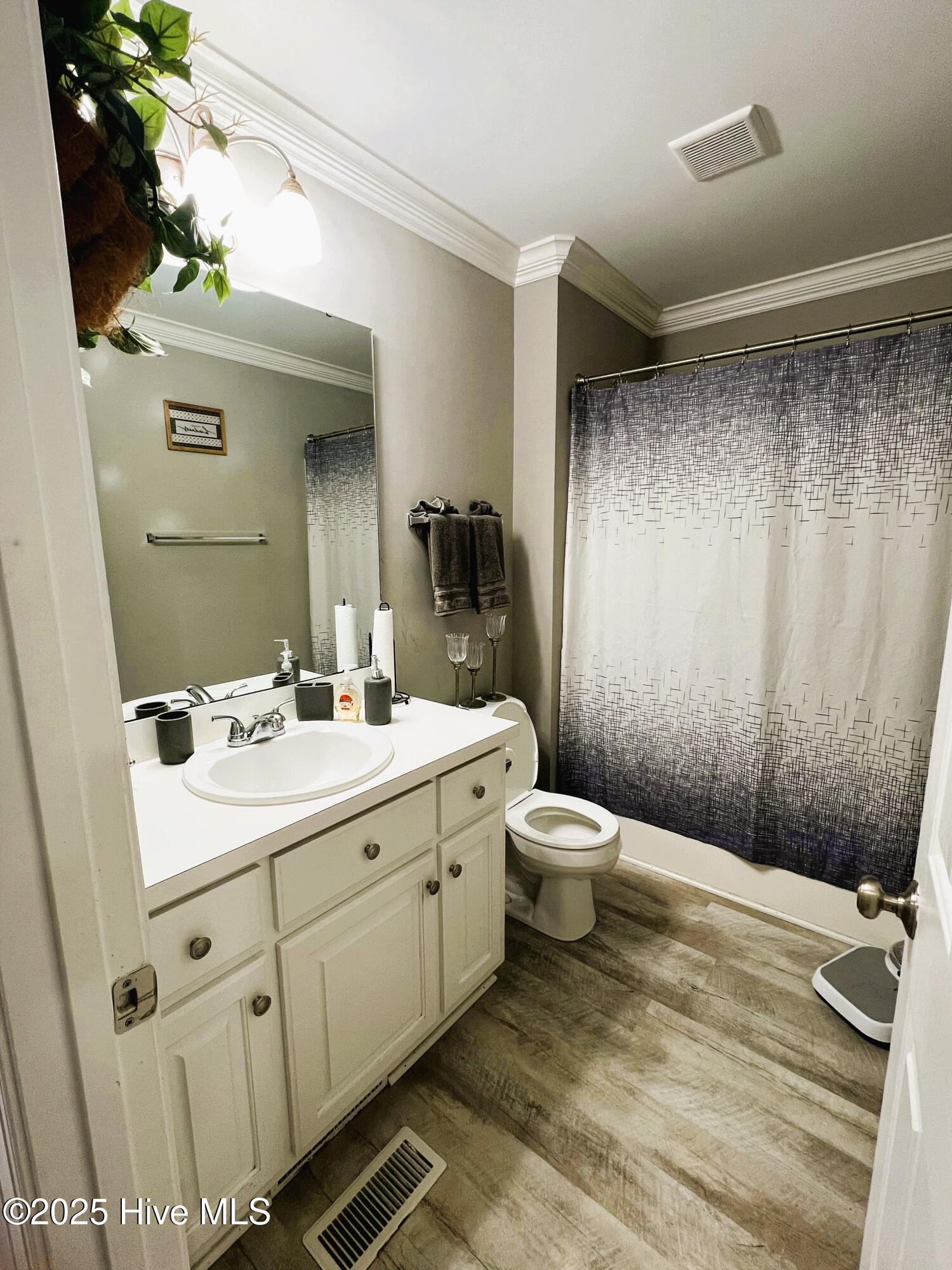 3911 Country Club Drive Northwest Wilson, NC 27896 - Photo 12 of 26 Hall Bathroom
