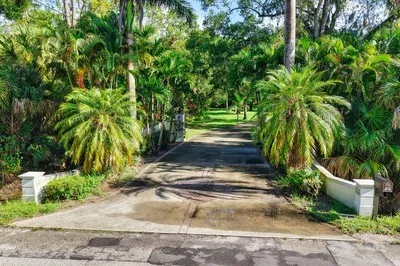 $4,800 | 6235 4th Street, Vero Beach, FL 32968