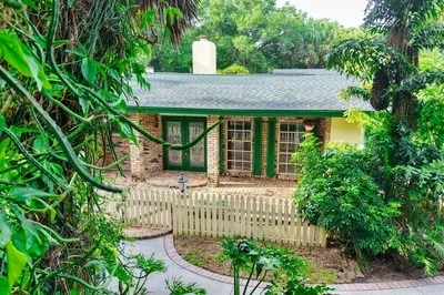 $4,800 | 6235 4th Street, Vero Beach, FL 32968