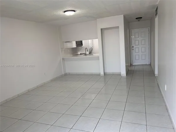 $2,300 | 460 East 23rd Street, Unit 410, Hialeah, FL 33013