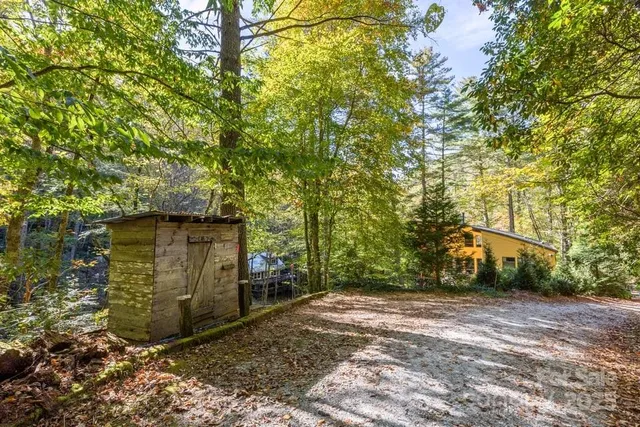 a view of a outdoor space