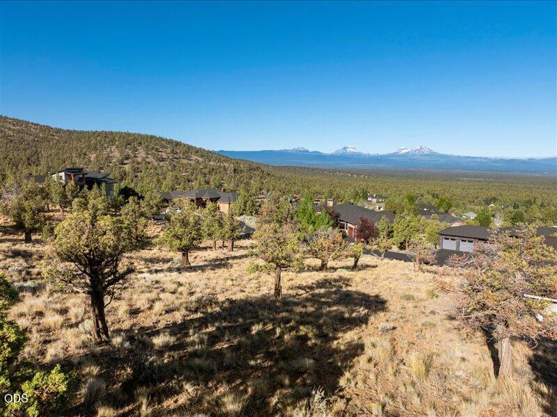 1340 View Point Court Redmond, OR 97756 - Photo 4 of 37