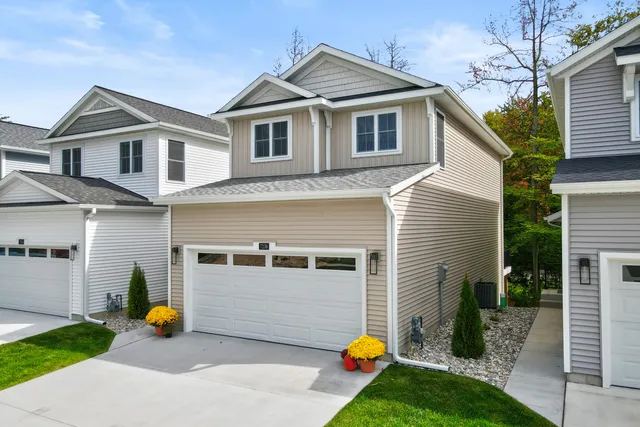 $379,900 | 7236 Atwater Drive, Spring Lake, MI 49456