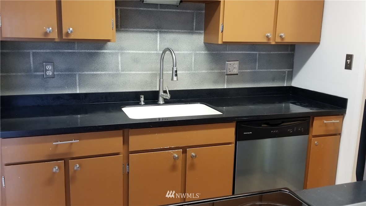 310 South 11th Street, Unit 212 Mount Vernon, WA 98274 - Photo 2 of 15