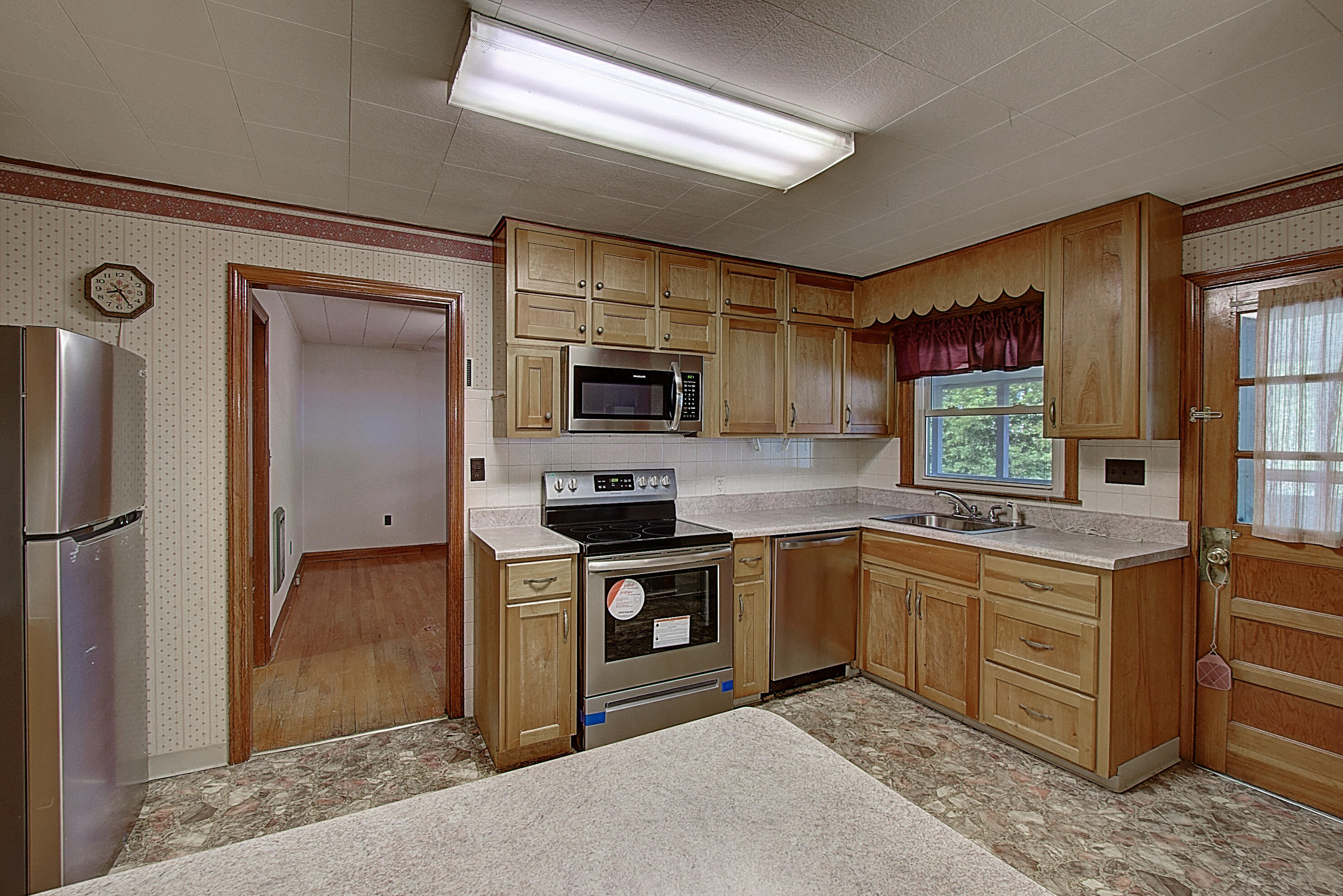 113 Bill Lowe Road Elizabethton, TN 37643 - Photo 7 of 40 DSC_0094And8more