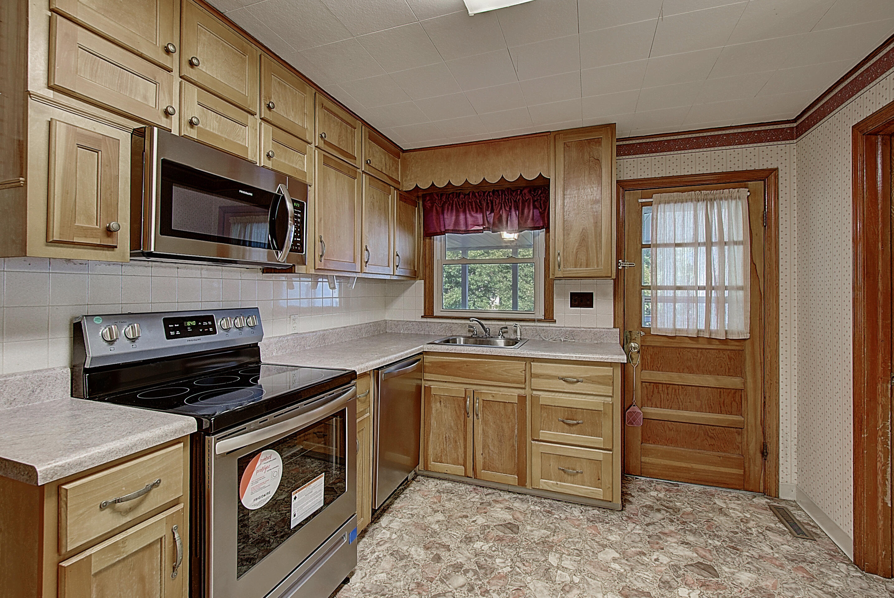 113 Bill Lowe Road Elizabethton, TN 37643 - Photo 10 of 40 DSC_0121And8more