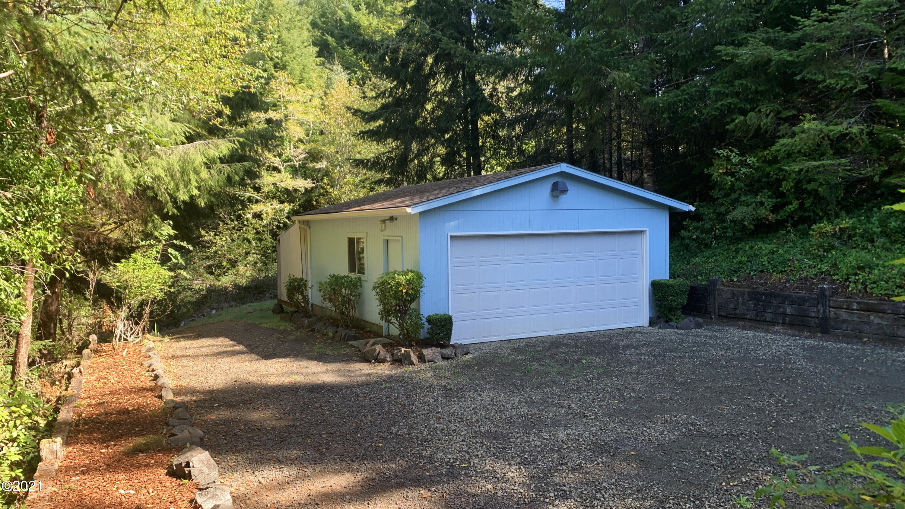 271 East Darkey Creek Road Waldport, OR 97394 - Photo 20 of 26 Detached garage