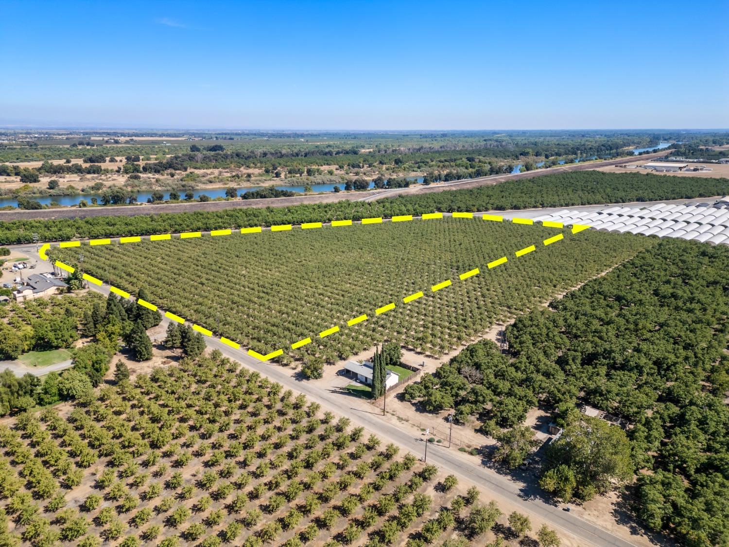 580 Oswald Road Yuba City, CA 95991 - Photo 4 of 5 a view of a city and an ocean view