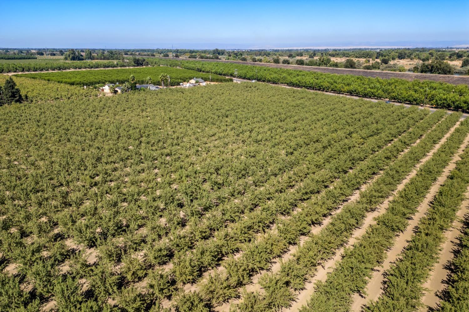580 Oswald Road Yuba City, CA 95991 - Photo 5 of 5 a view of a city and an ocean view