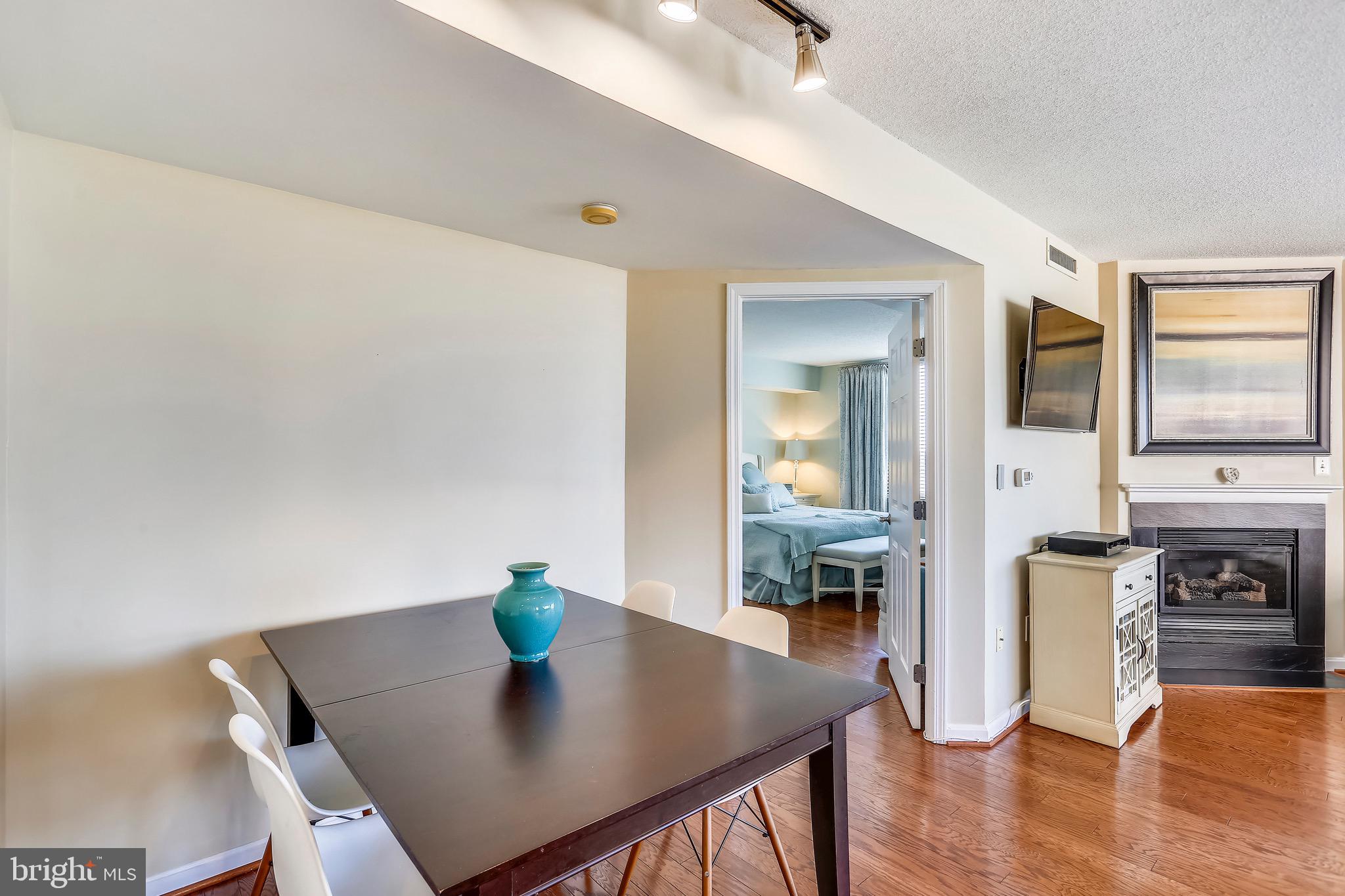 11710 Old Georgetown Road, Unit 901 North Bethesda, MD 20852 - Photo 8 of 32 Separate dining area