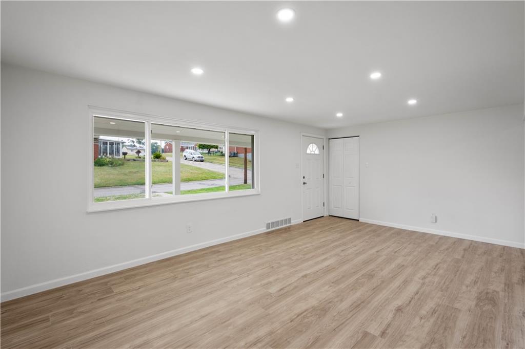 203 Skyport Road West Mifflin, PA 15122 - Photo 11 of 29 Gallery Image 11
