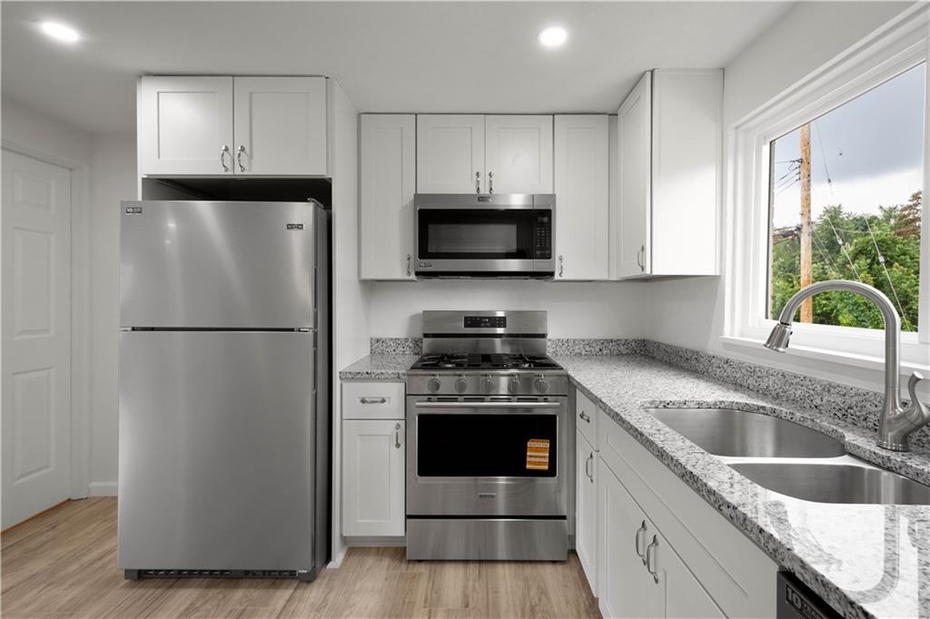 203 Skyport Road West Mifflin, PA 15122 - Photo 14 of 29 Gallery Image 14