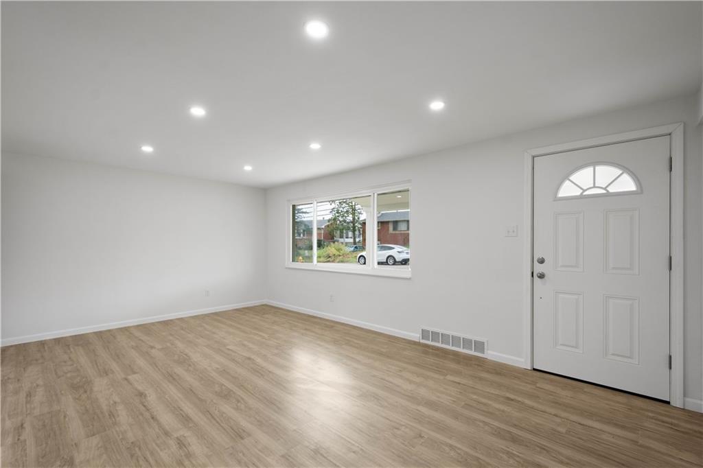 203 Skyport Road West Mifflin, PA 15122 - Photo 3 of 29 Gallery Image 3