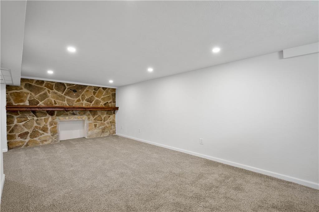 203 Skyport Road West Mifflin, PA 15122 - Photo 5 of 29 Gallery Image 5